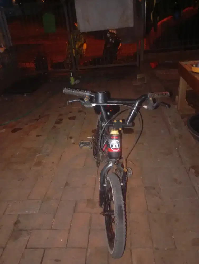 Sepeda BMX anak.