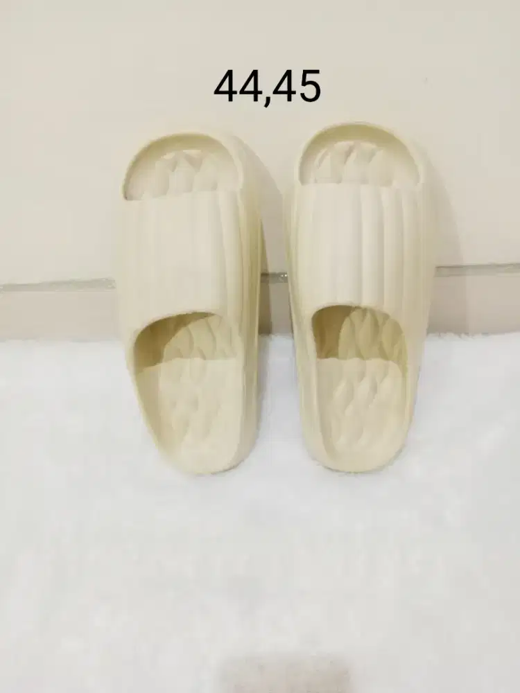sandal pria anti slip 44,45 bisa 
 harga 120 pas net baru bogor