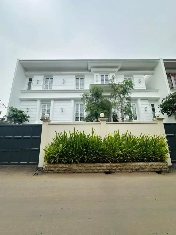 DIJUAL RUMAH MEWAH BARU FULL FURNISHED SIAP HUNI INCLUDE LIFT