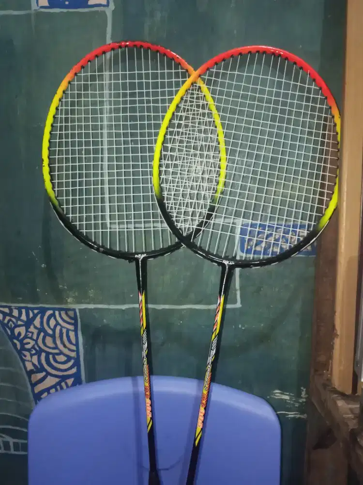 Set Raket Bulutangkis – 2 Raket Ringan untuk Latihan & Bermain Santai