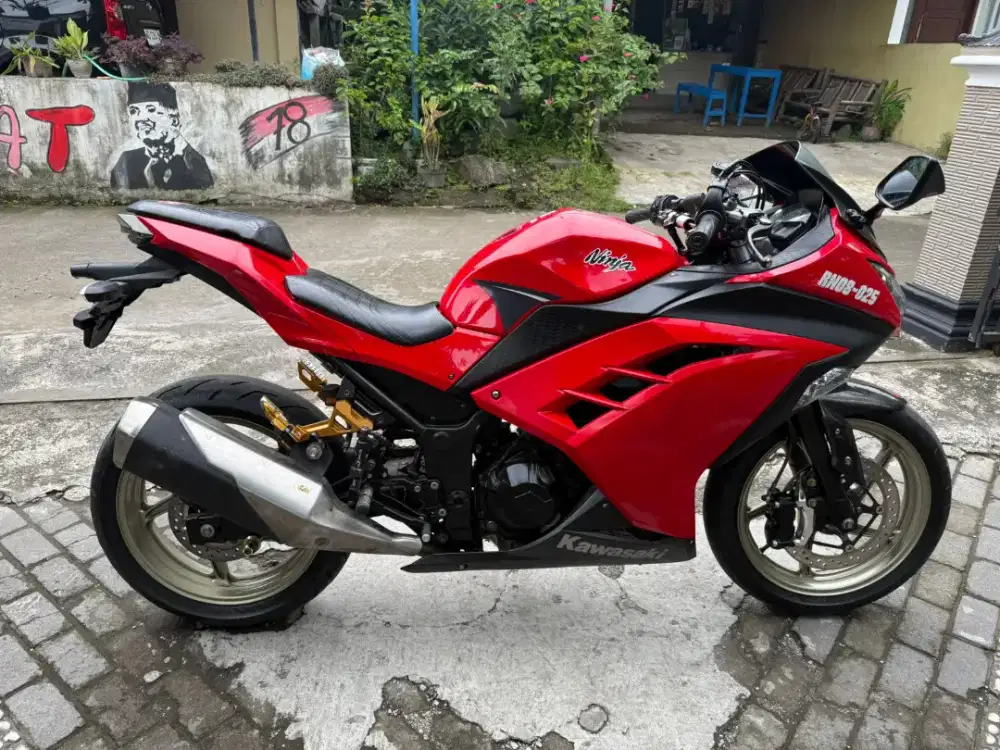 Ninja injeksi 250 CC 2 silinder THN 2014 plat AB Sleman