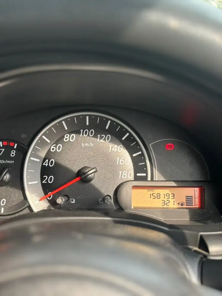 Nissan March 2011 Bensin