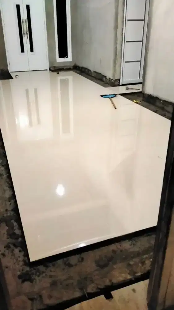 borongan pasang keramik maupun granit alusan