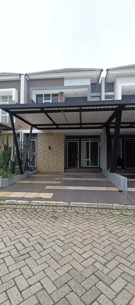 Di jual rumah 2 lantai siap huni view taman di metland transyogie
