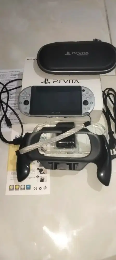 PS Vita Slim Silver Rare 256GB Fullset PSP PSVita Nintendo Klasik SEGA