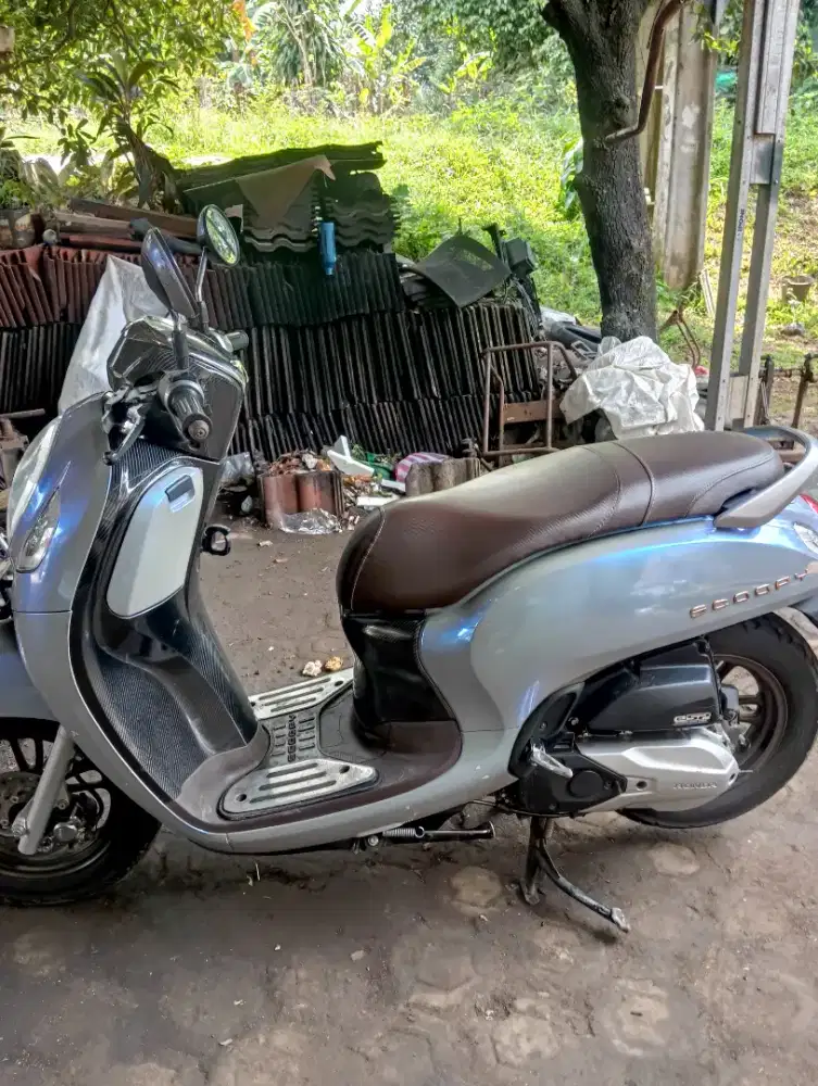 Honda scoopy prestige putih