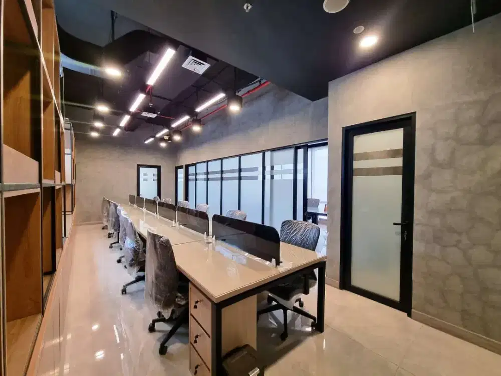 Disewakan Ruang Kantor Soho Capital Podomoro City, Furnished Baru dan Bagus Luas 120,03m2