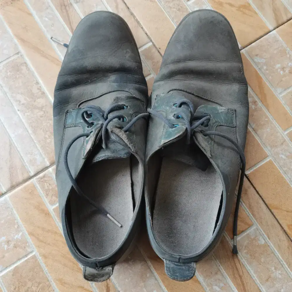 A473. SEPATU KULIT CHAMPER SIZE 42 WARNA KUNING PRELOVED