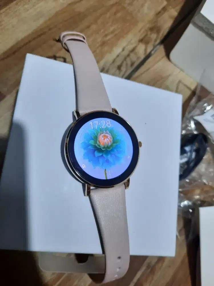 Jam tangan smartwatch