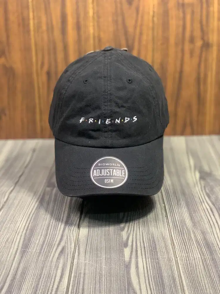 Topi Original Merchandise FRIENDS