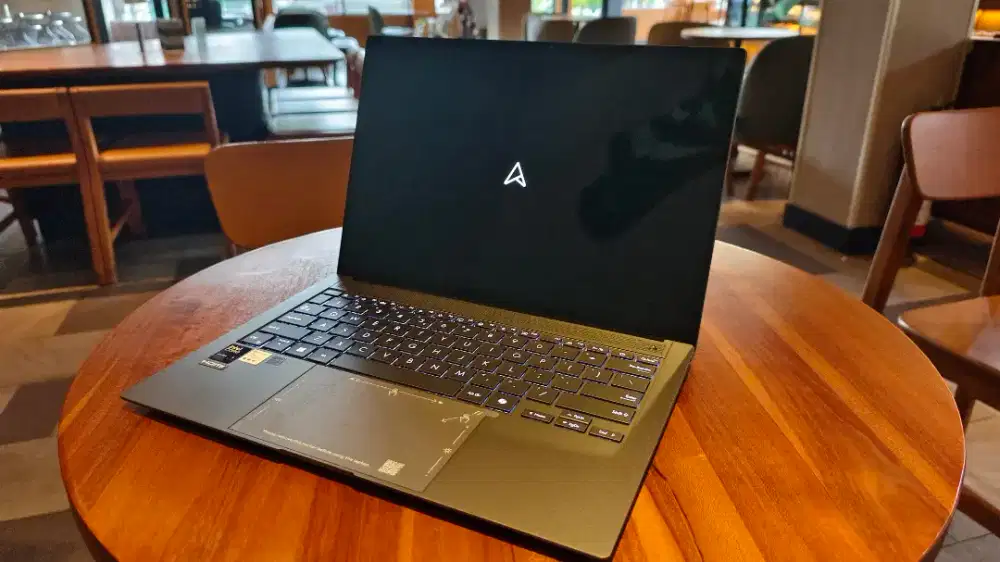 Asus S14 OLED UX5406SA touch Ultra 7 258V 32/1TB like new! Murah!