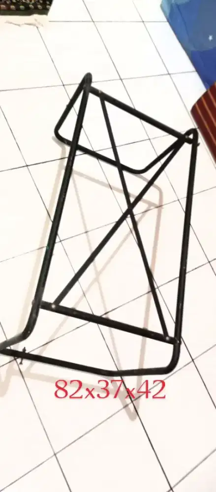 Meja lesehan besi hitam anti karat bekas preloved