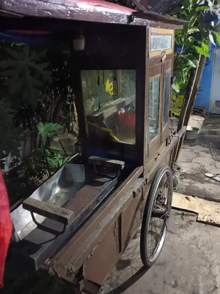 Jual grobak sate kondisi seadanya layak untuk di pakai,bsa cek ke lok