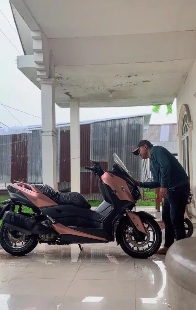 Xmax 250 cc like new