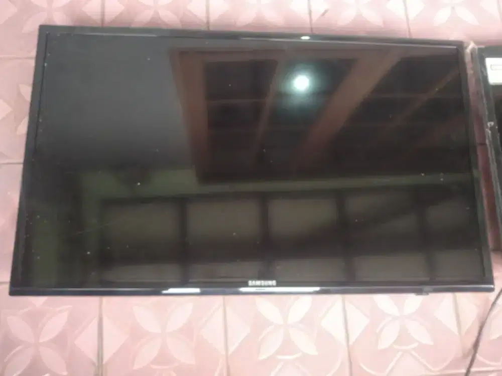 Samsung 32 inc , rusak di gambar. Politron 32 inc gambar bergaris