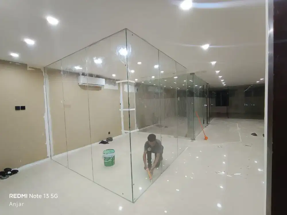 Pemasangan Partisi Kaca Gybsum Dan Pintu