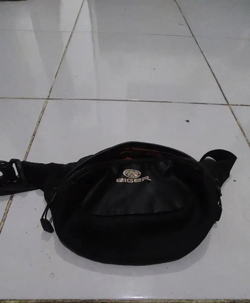 tas pinggang eiger black