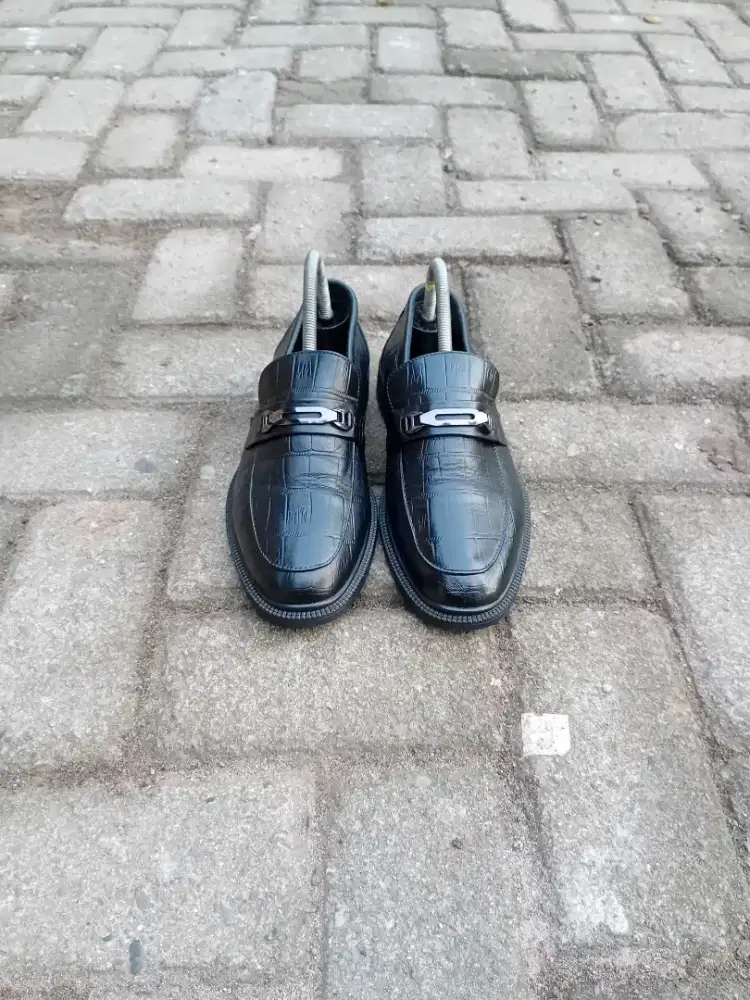 Sepatu kulit. Brand.aokang. sz 41.made in china