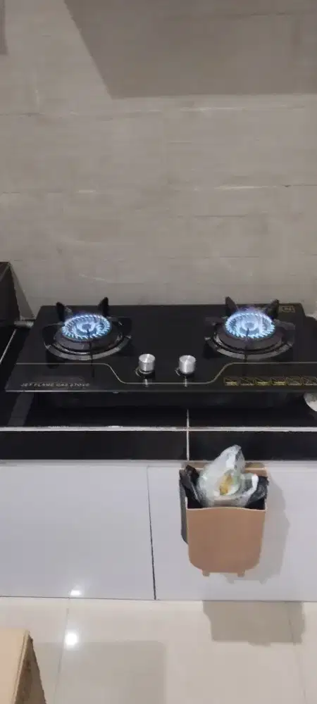 DIJUAL CEPAT N BUTUH KOMPOR GAS 2 TUNGKU KONDISI GACOR M LIKE NEW
