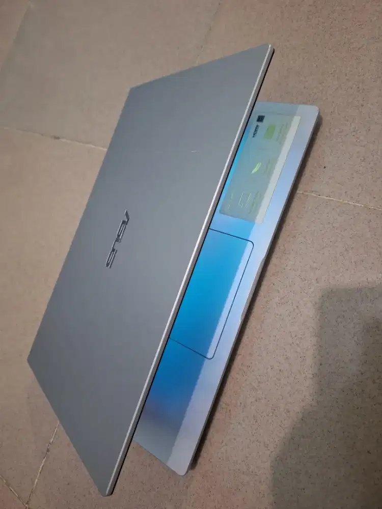 Bismillah dijual laptop asus vivobook slim a4 ram 8gb siap pakai