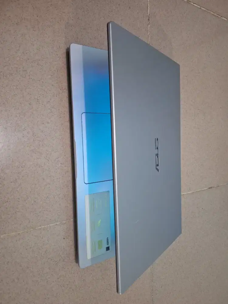 Bismillah dijual laptop asus vivobook slim a4 ram 8gb siap pakai