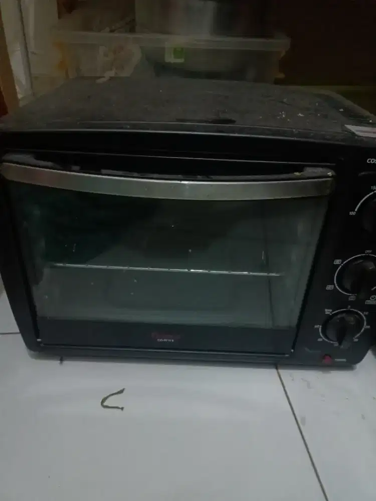 Oven.    listrik