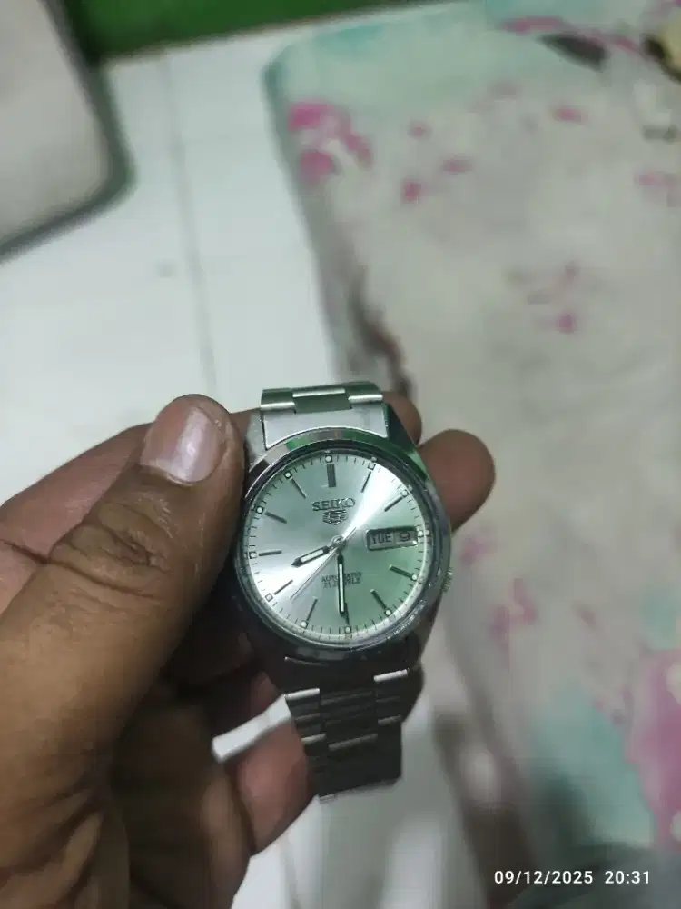 Jam tangan Seiko5, otomatis