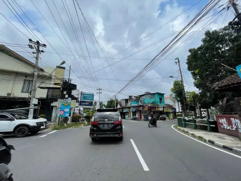 Dijual tanah di palagan istimewah dan strategis Lebar depan 25m, sudah pondasi