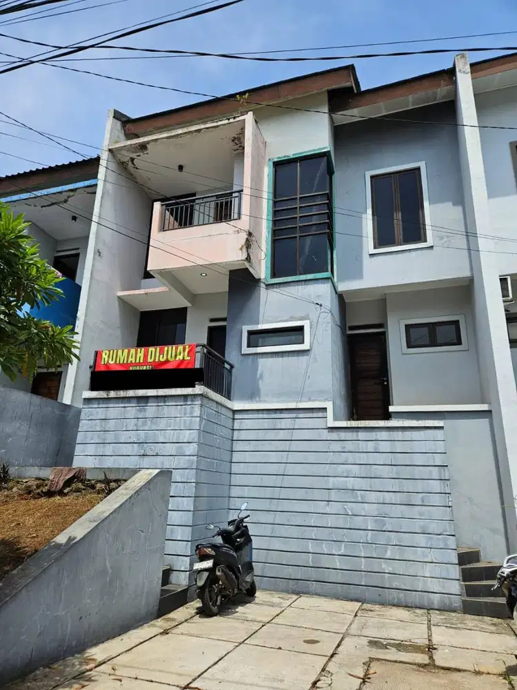 Rumah 2 lantai siap huni