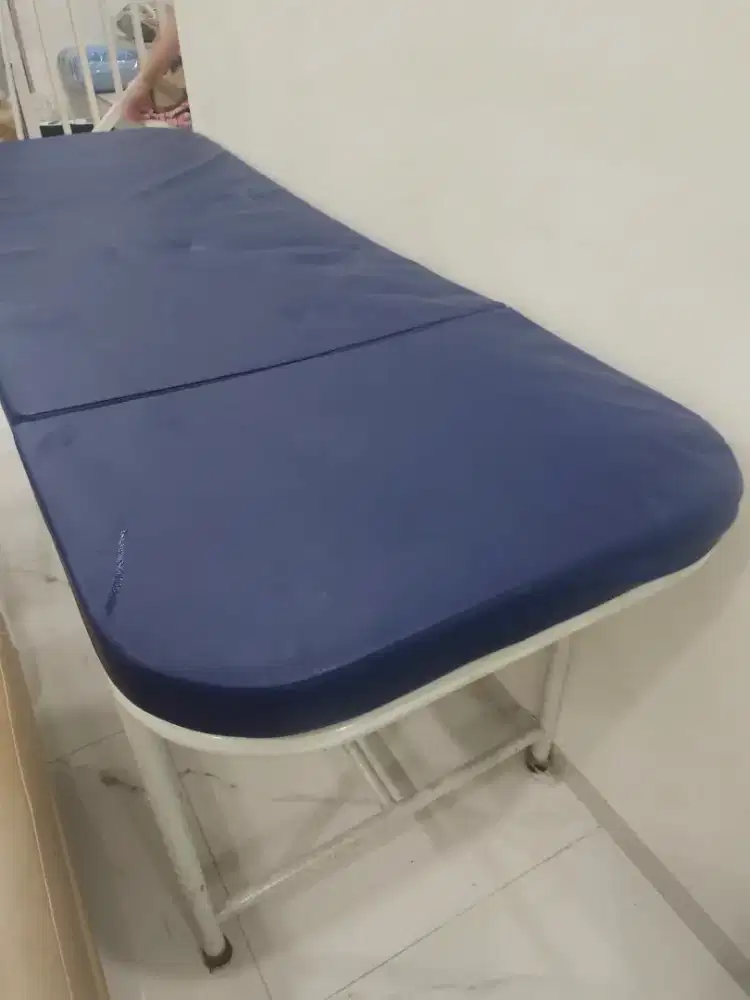 Dijual Tempat tidur periksa pasien