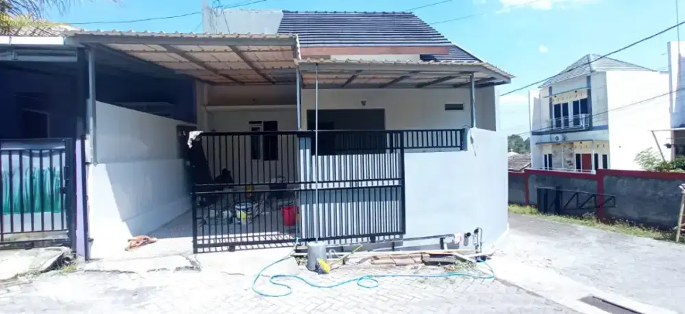 Rumah siap huni posisi hook dekat RS hermina Banyumanik semarang atas