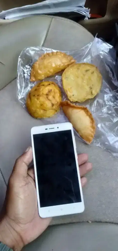 Di jual minus hp mati yg lain bagus wa dan hp yg cepat dia dpt