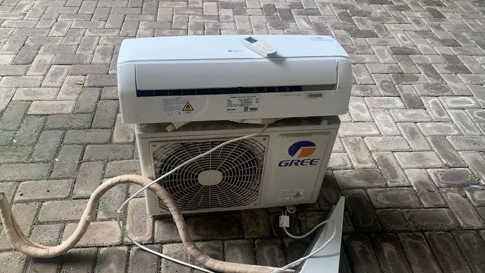 AC GREE 1/2 PK 2022 SEPERTI BARU PLES PASANG