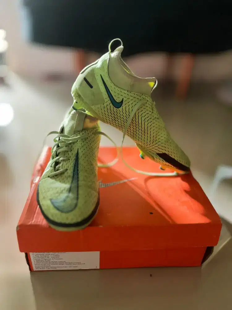 Sepatu bola Nike original