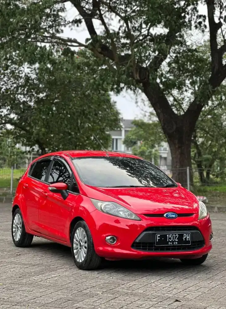 ford fiesta 1.4 trend automatic jualBU