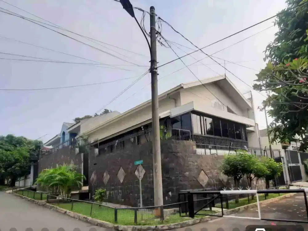 Dijual Rumah Hook Kokoh Keren Desain Asia Eropa di Megapolitan Cinere  Dekat Tol Limo Cinere Depok