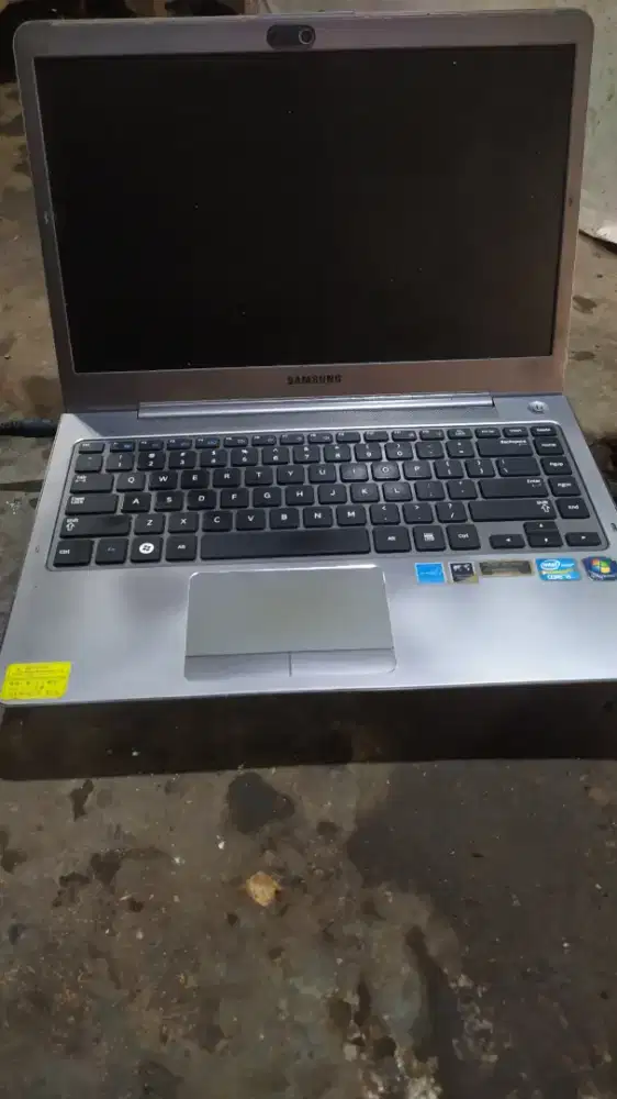 Laptop samsung NP530U4C mati total