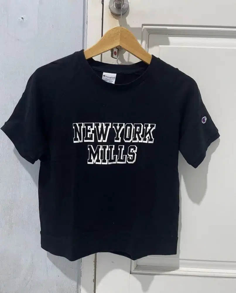 Champion Crop Tee (Size L) (100% ORIGINAL)