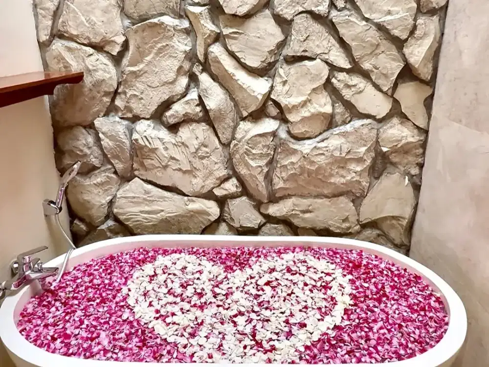 Resort berkonsep kemewahan kenyamanan dikelilingi tempat makan & nongkrong (Demangan Baru)