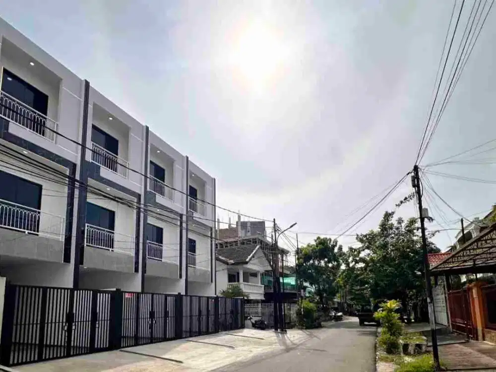 RUMAH BARU TANJUNG DUREN 3 LANTAI FULL FURNISH SD AKHIR TH 2025