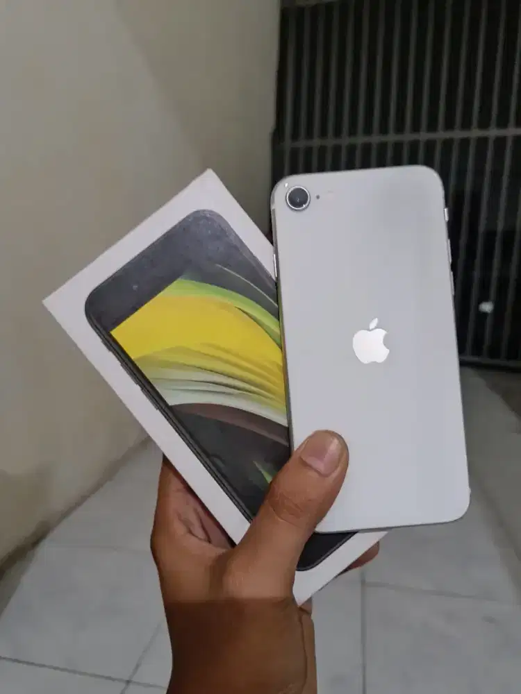 iPhone SE Gen-2 ' 2020 ' (128) GB White! Ex Internasional!!