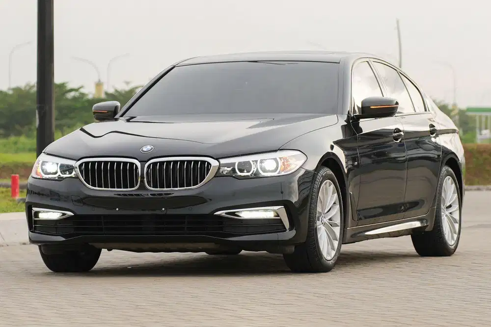 Full Options! BMW 530i Luxury Black RSE 2019 e300 c300 520i 320i