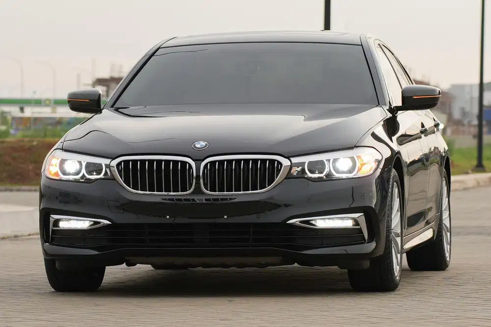 Sunroof! BMW 530i Luxury 2019 Rear Seat Entertainment x3 c200 320i