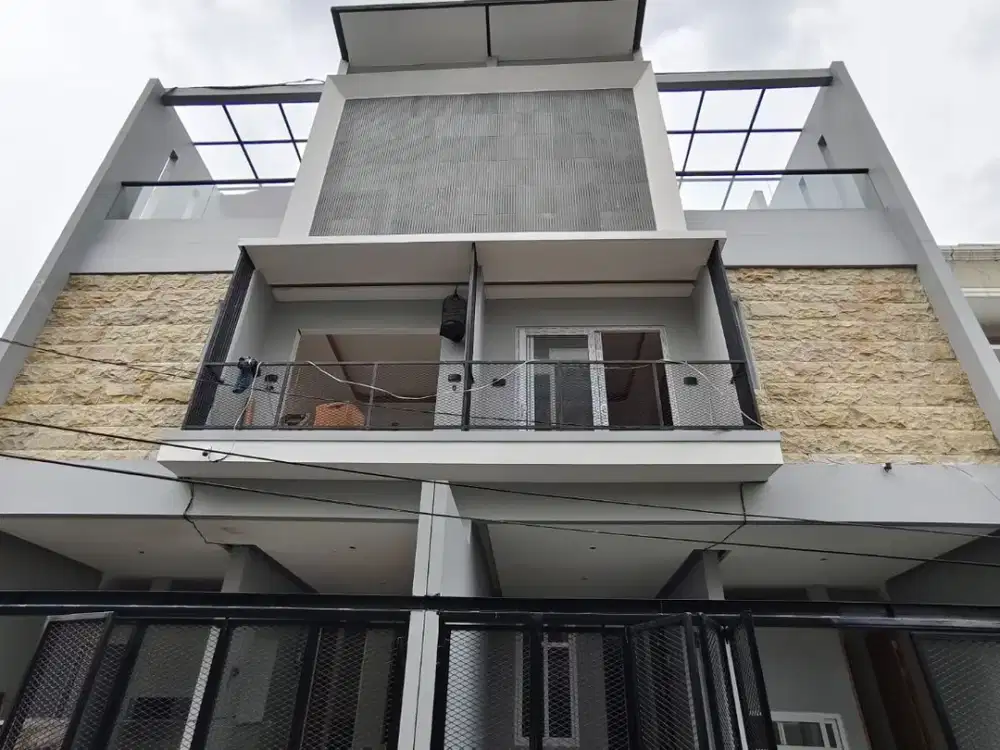 Rumah Baru 3 Lantai Semi Furnished di Duri Kepa Kebon Jeruk