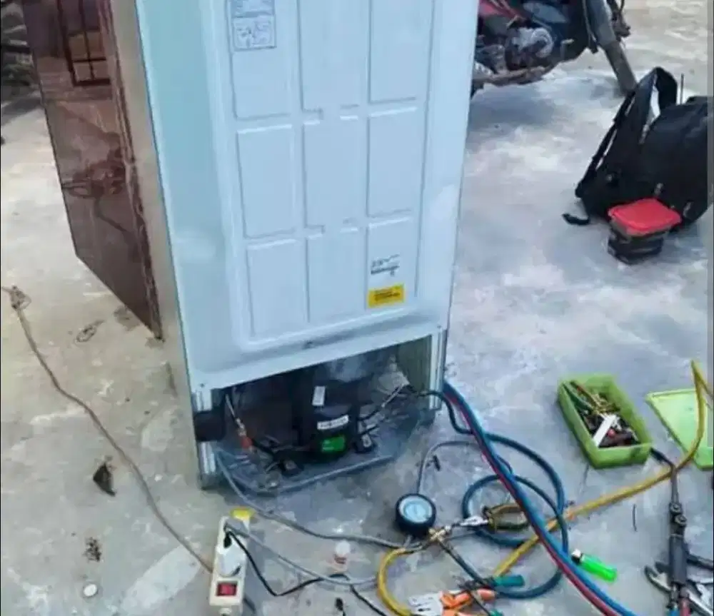 Jasa service AC,kulkas 24 jam,bongkar pasang AC baru/bekas.