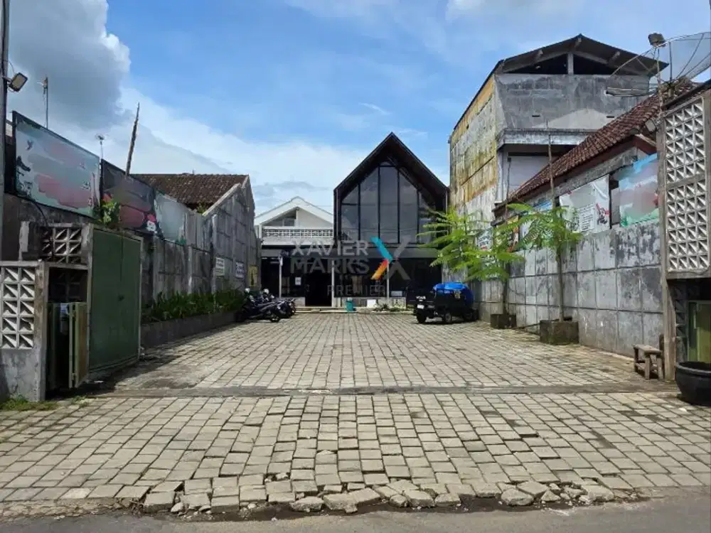 Ruang Usaha Aktif Lahan Luas Dekat Jalan Raya di Kepanjen Malang