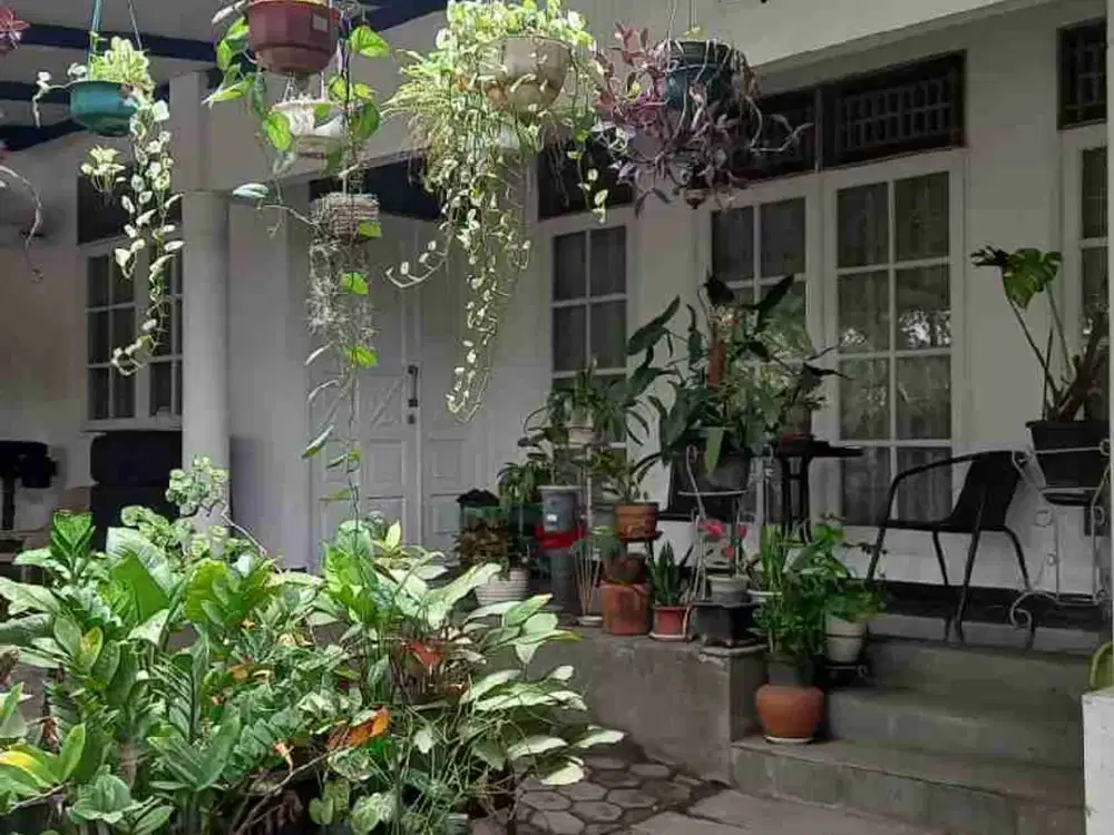 Rumah besar, nyaman, asri dan tenang