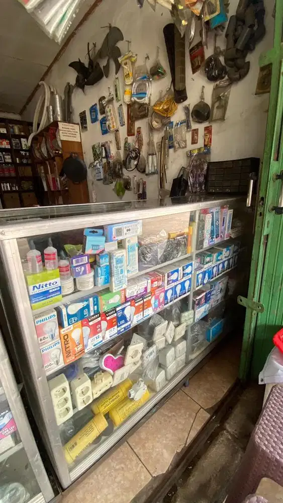 Etalase Bekas jualan Spearpart AC