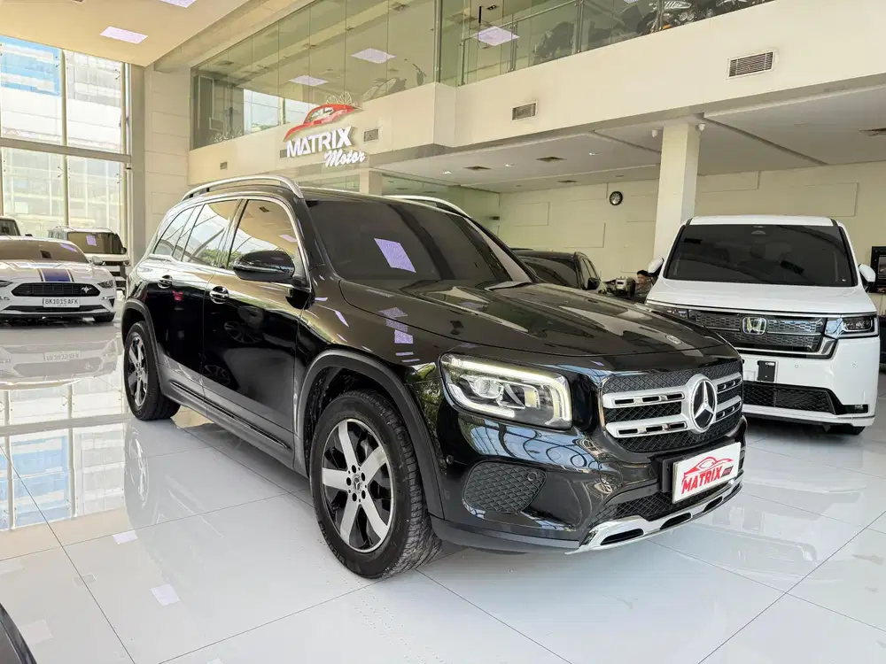 Mercedes Benz GLB200 2023 NIK 2022 Black KM 17rb Very Good Condition.