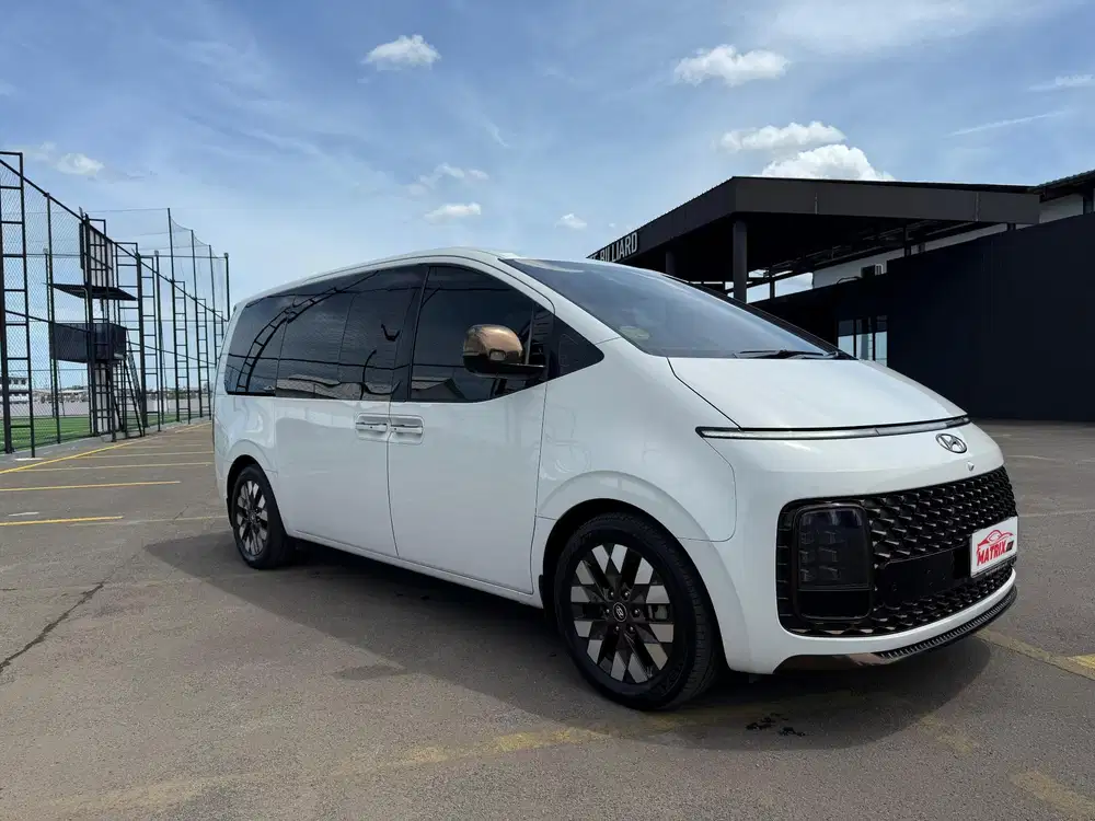 Hyundai Staria 2.2 Signature 2024 9 Seater White KM 20rb Like New